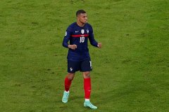 法国1-0战胜德国 胡梅尔斯送大礼